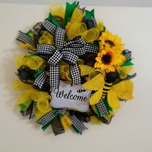 Bumble bee Wreath